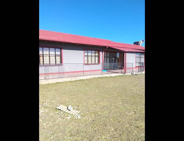 3 BEDROOM FREEHOLD FOR SALE IN DURNACOL